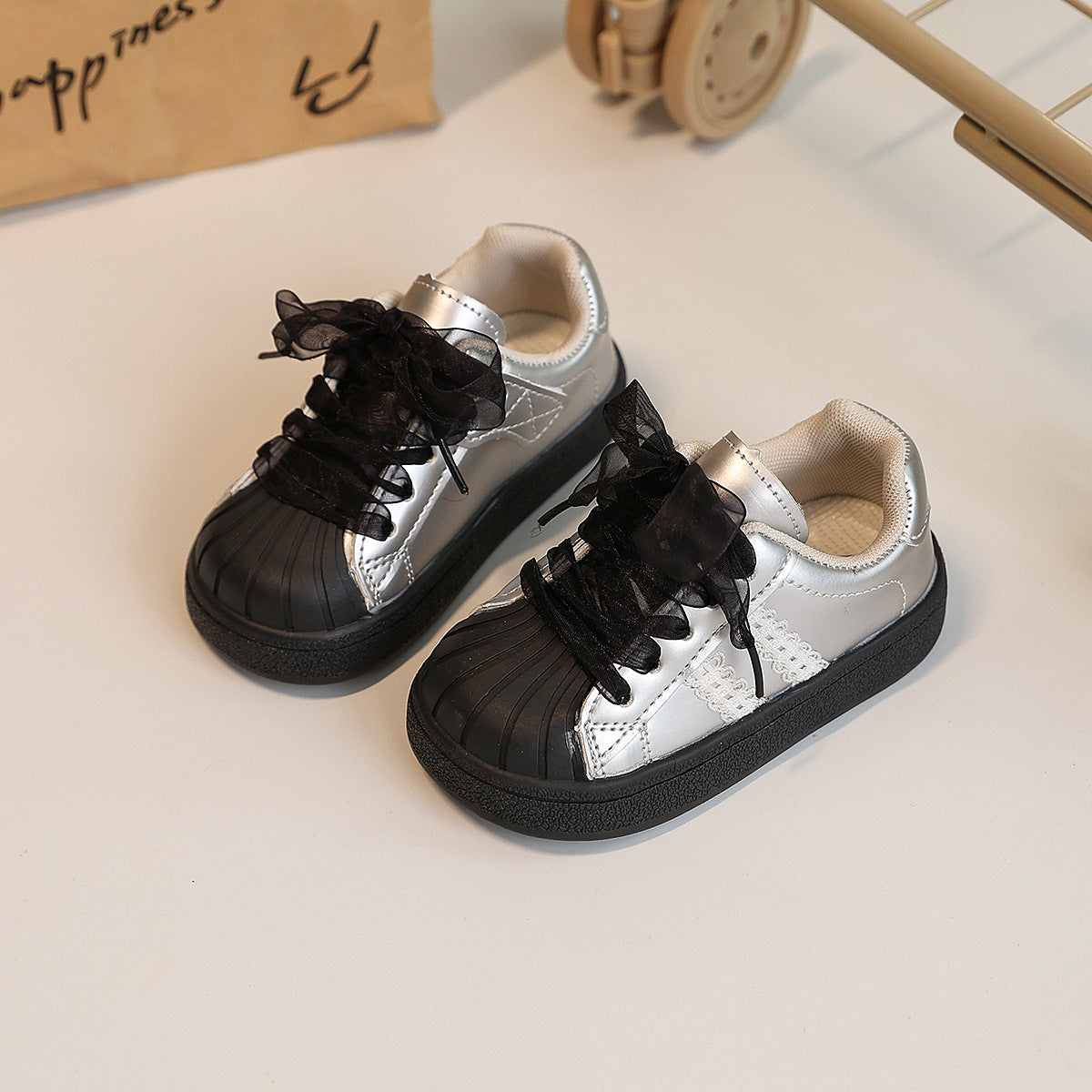 Sneakers Bambina con Punta Rinforzata e Lacci in Organza