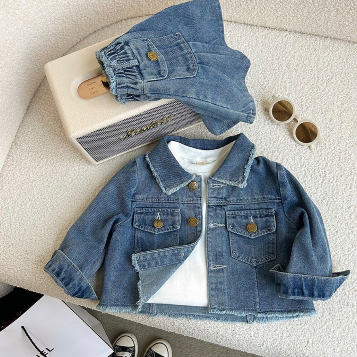 Set Bambina in Jeans 2 Pezzi – Giacca e Gonna con Dettagli Sfilacciati