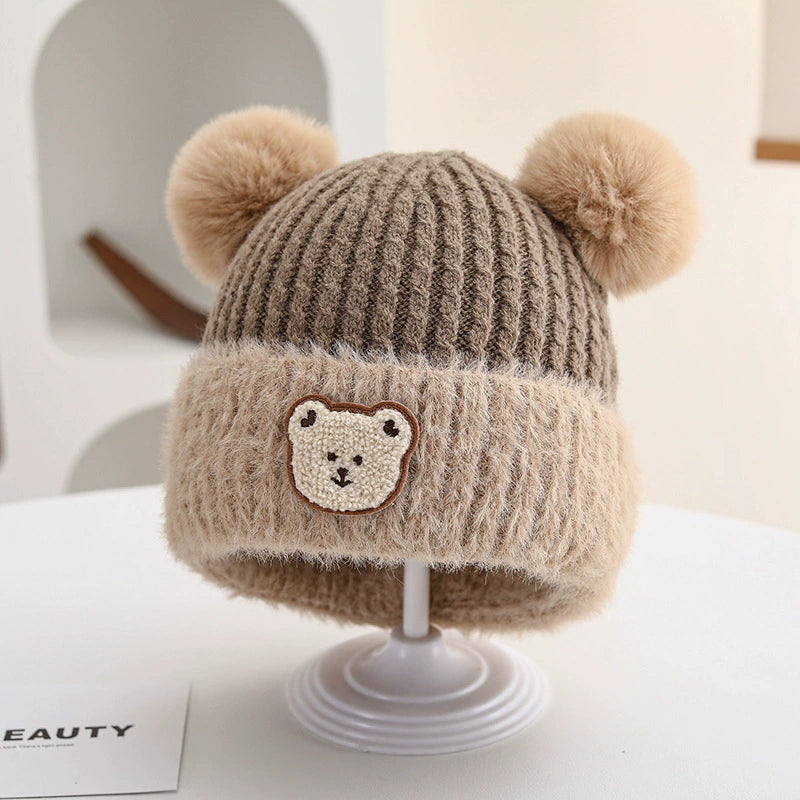Cappellino Invernale Orsetto con Doppio Pon Pon – Maglia Morbida per Bambini