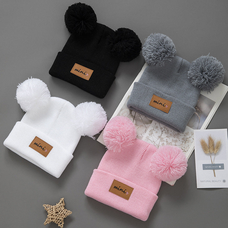 Cappellino in maglia “Mini” con doppio pompon – Invernale, caldo e morbido