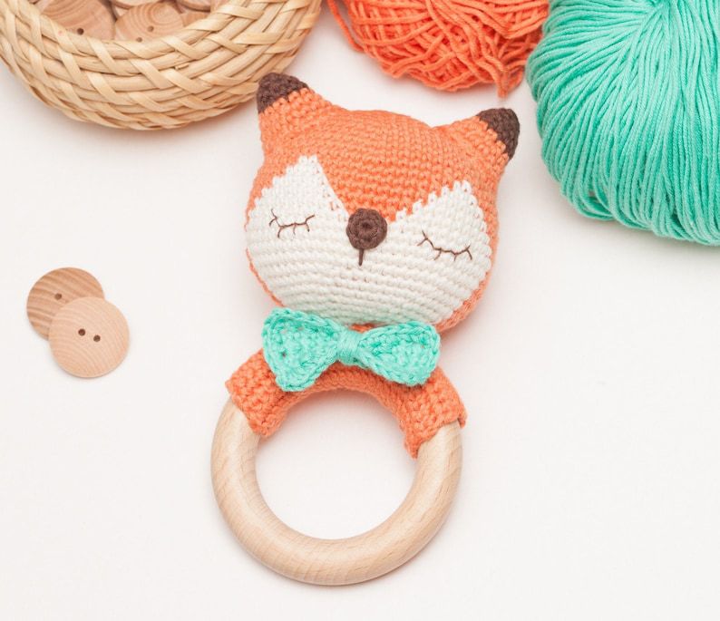 Sonaglio neonato in legno e cotone all’uncinetto – Animali handmade