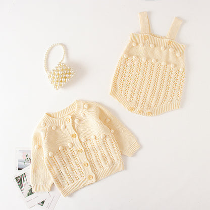 Set Maglia Neonata 2 Pezzi: Cardigan e Salopette in Maglia - Beige Elegante