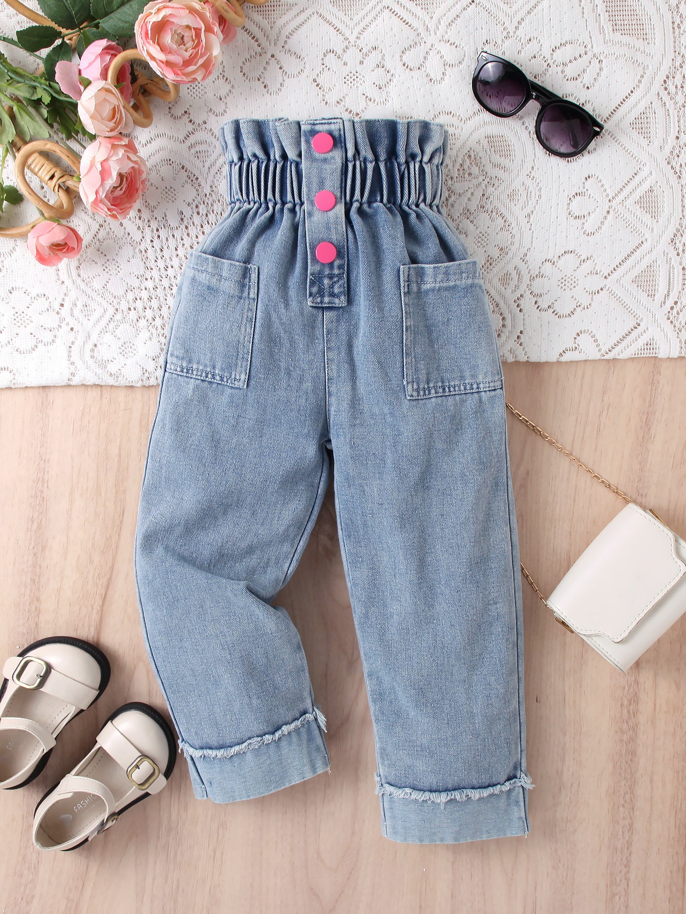 Jeans bambina vita alta con bottoni fucsia – look moderno e sbarazzino