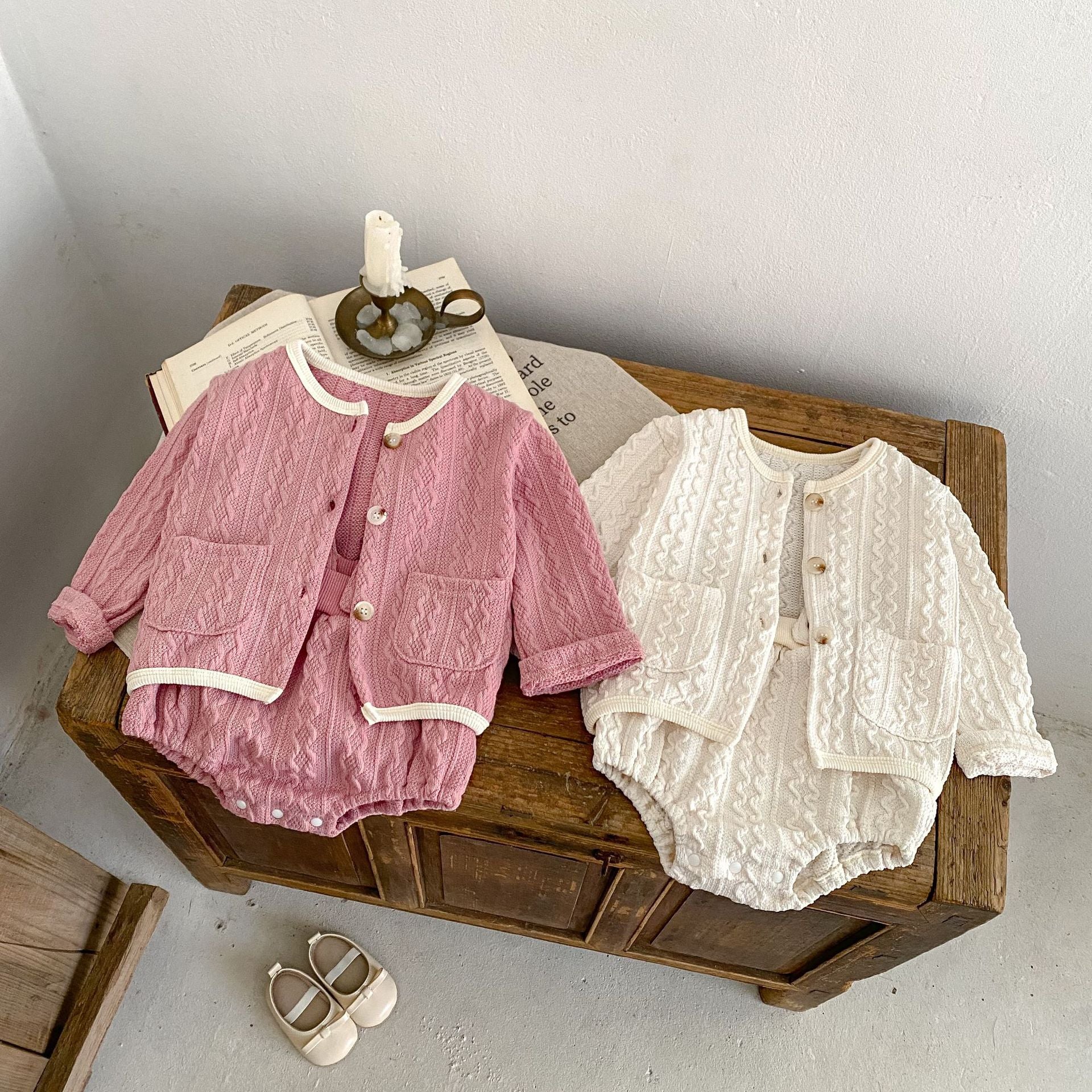 Completo Neonata/ Bimba Maglia Lavorata 2 Pezzi – Rosa o Panna