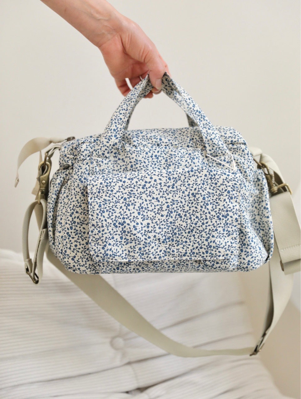 Borsa Fasciatoio Mamma in Tessuto Impermeabile con Fantasia Floreale Blu