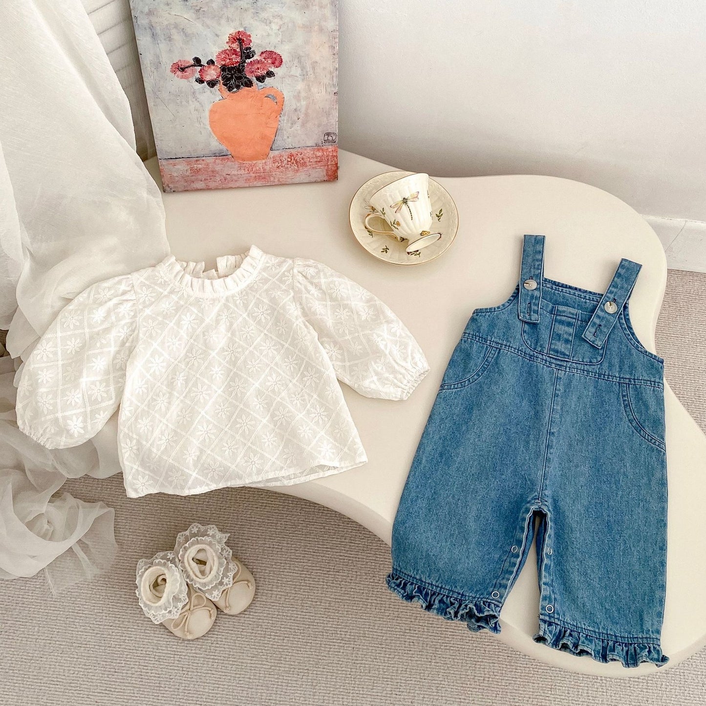 Salopette in Denim con Blusa Ricamata