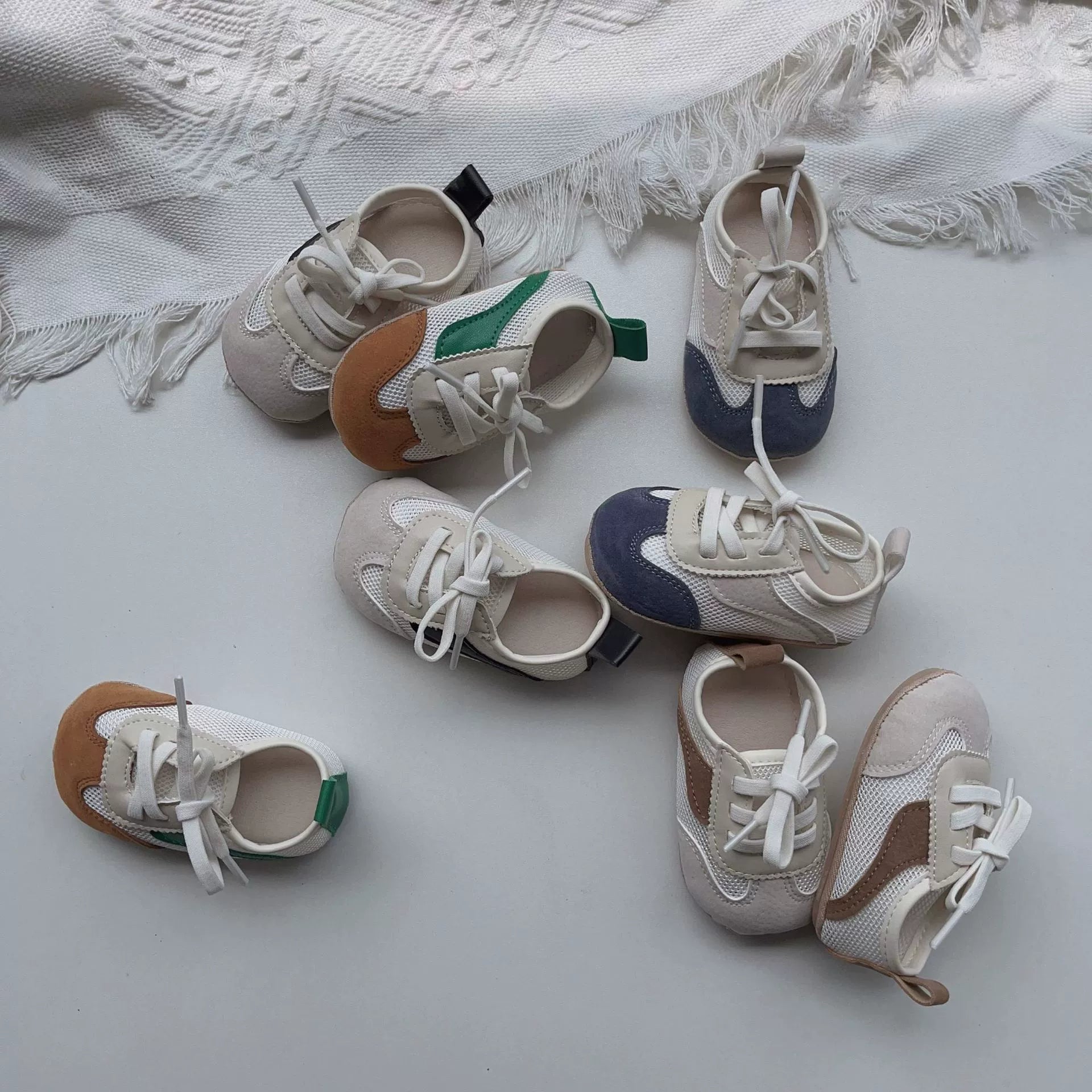 Sneakers Baby in Tessuto Traspirante – Morbide, Comode e Antiscivolo