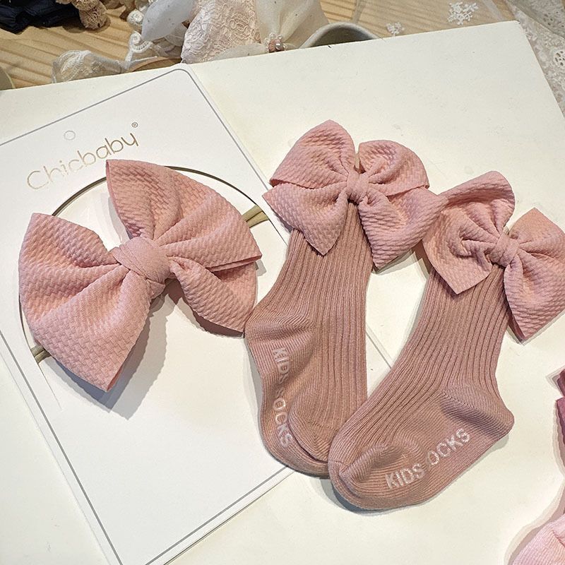 Set Fiocco & Calzini Coordinati – Chicbaby Edition