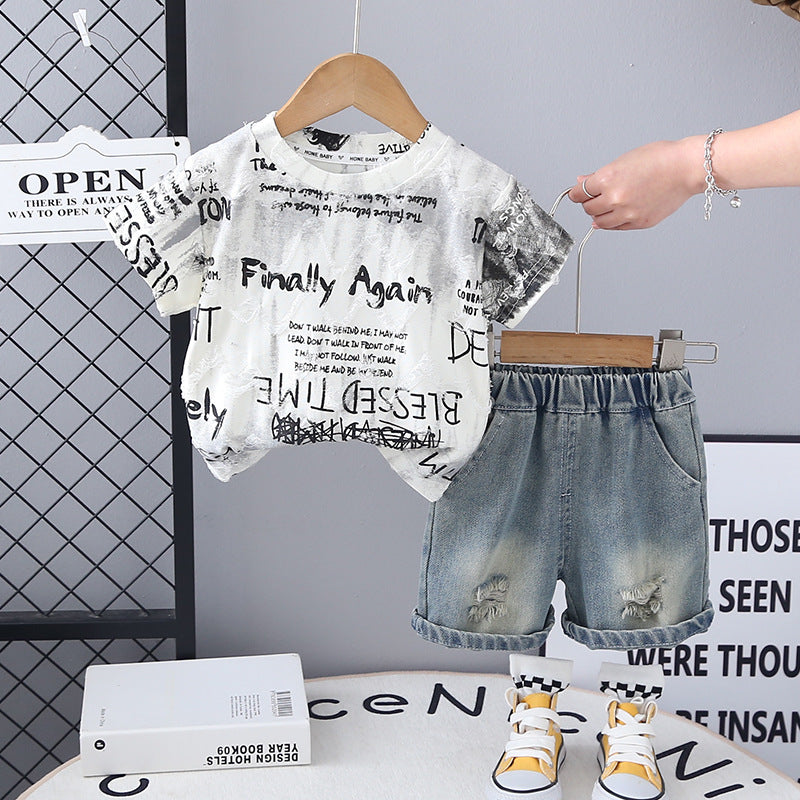 Completo Estivo Bambino  T-shirt Grigia con Scritte & Shorts Jeans