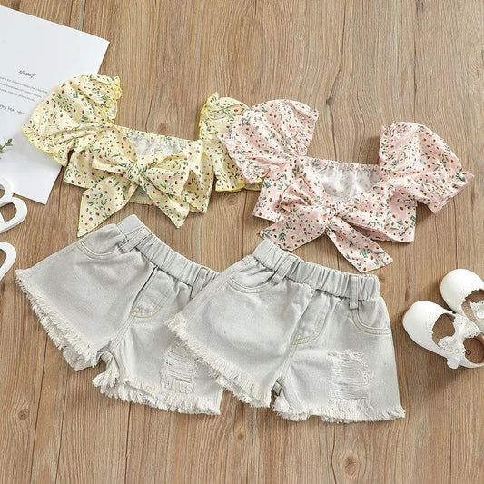 Set Estivo Bambina: Top a Fantasia Floreale e Shorts in Denim