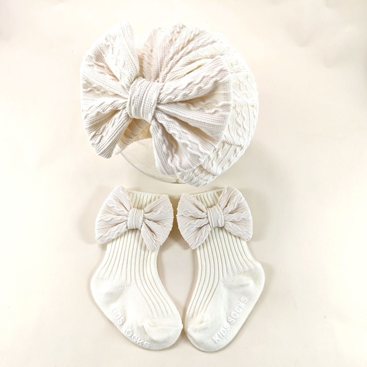 Set Cappellino Turbante + Calzini con Fiocco – Neonato