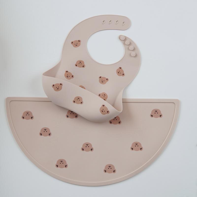 Set Bavaglino + Tovaglietta in Silicone   Fantasia Orsetti Beige