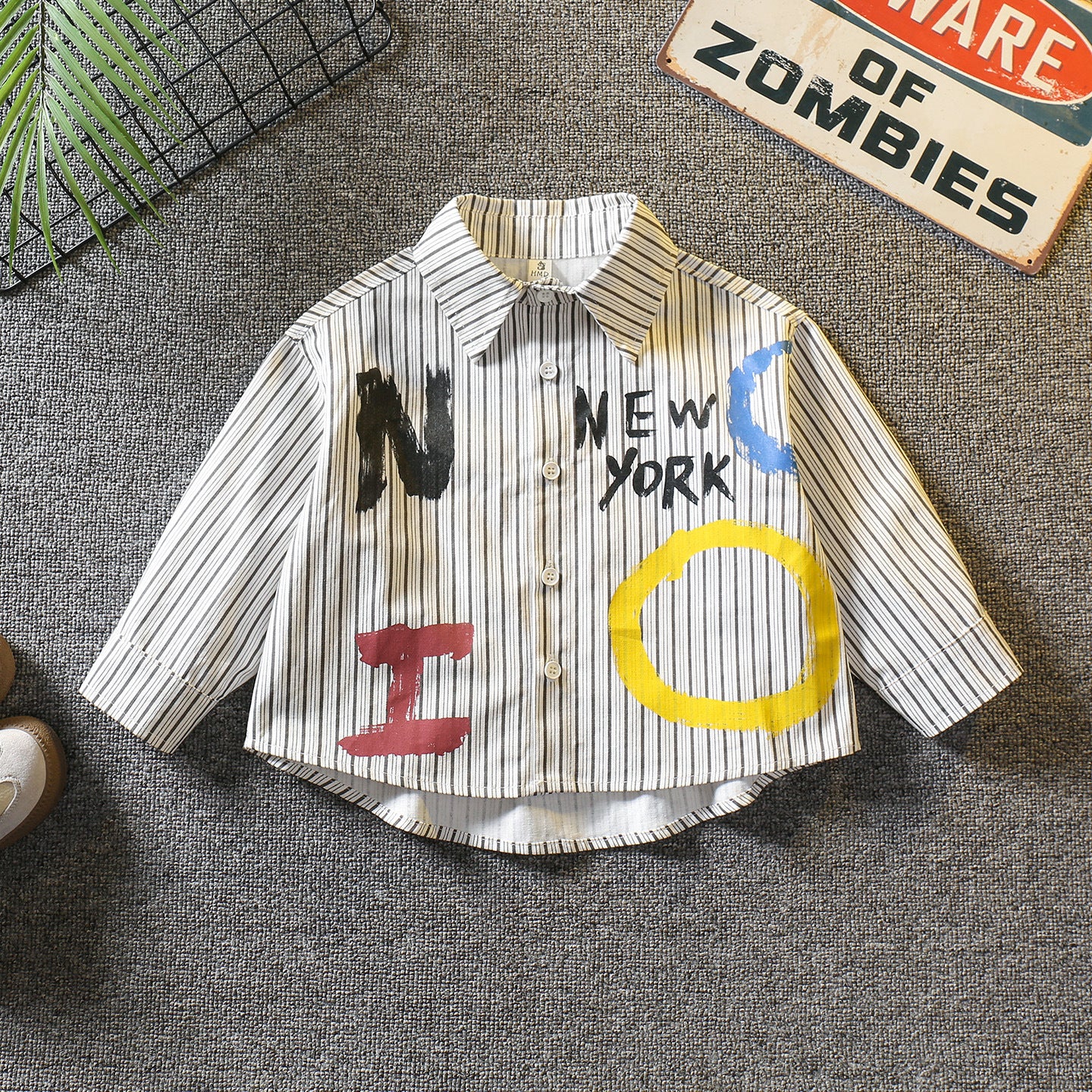 Completo bambino 3 pezzi stile casual – Giacca in ecopelle, camicia stampata e jeans cargo