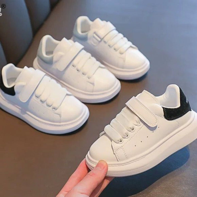 Sneakers Bianche Bambino/a con Strappo e Dettaglio Colorato