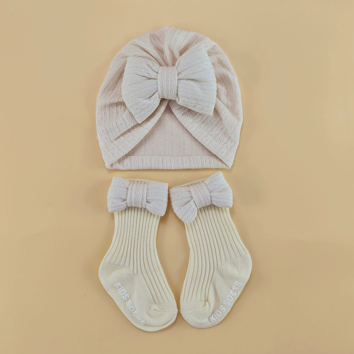 Set Cappellino + Calzini Maxi Fiocco (0-6 mesi)