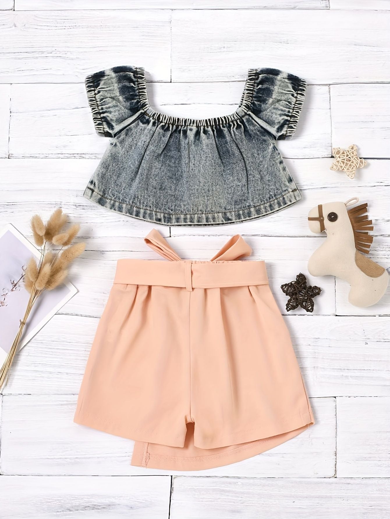 Completo estivo bimba con top in jeans e gonnellina salmone