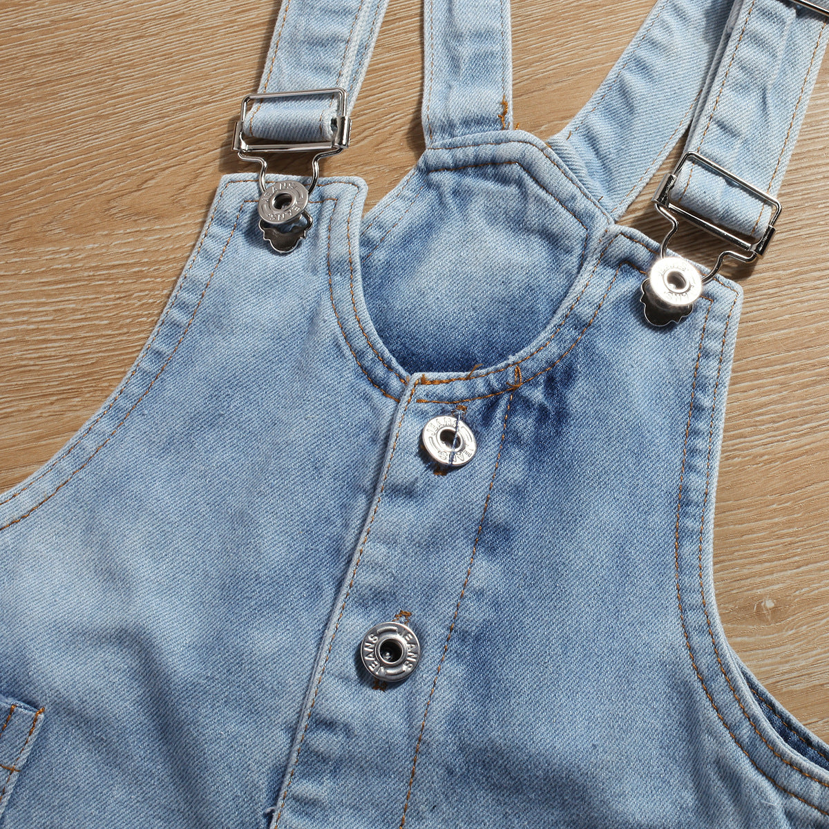 Completo bambina salopette in denim e maglia nera – Urban style