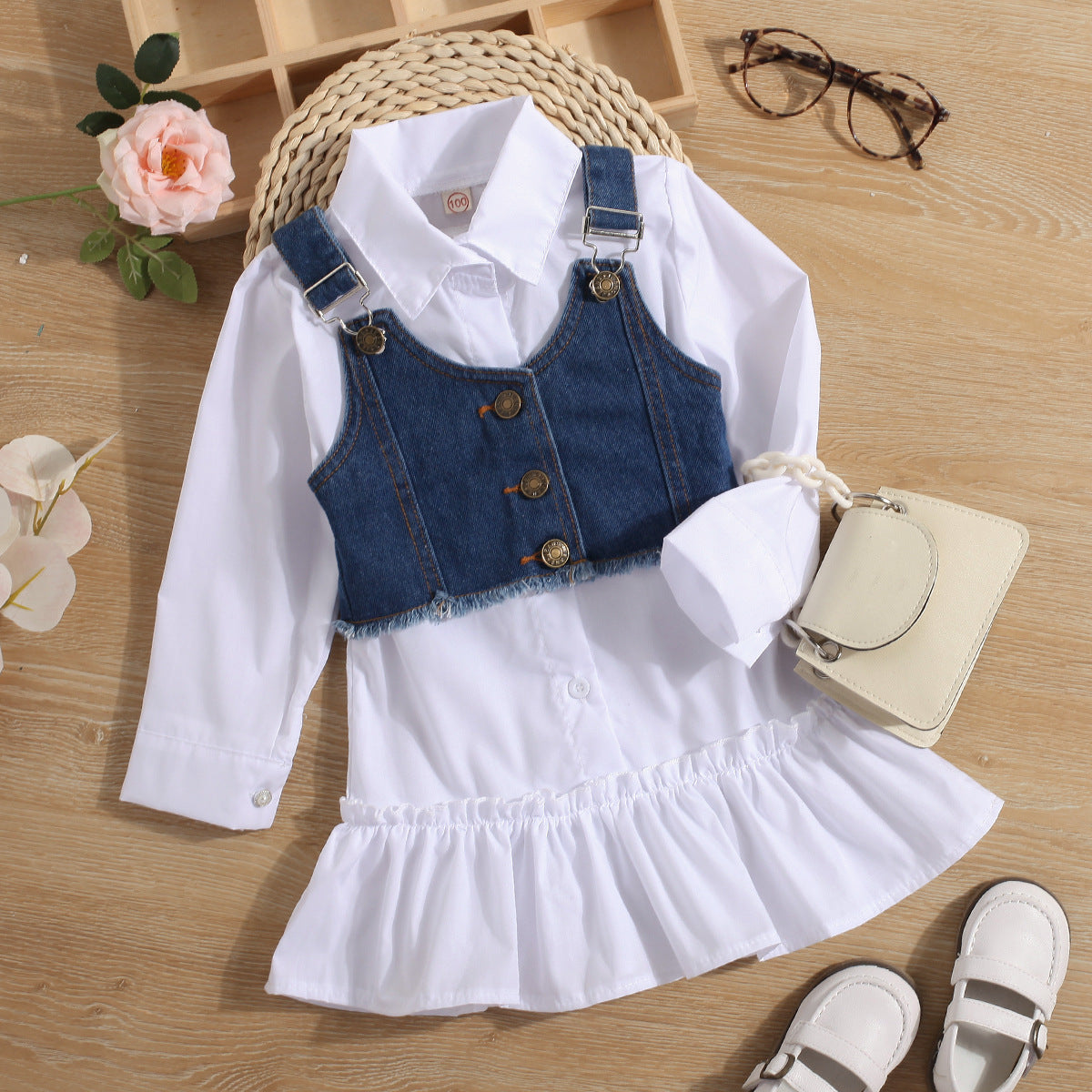 Abitino camicia bianca con gilet in denim per bambina