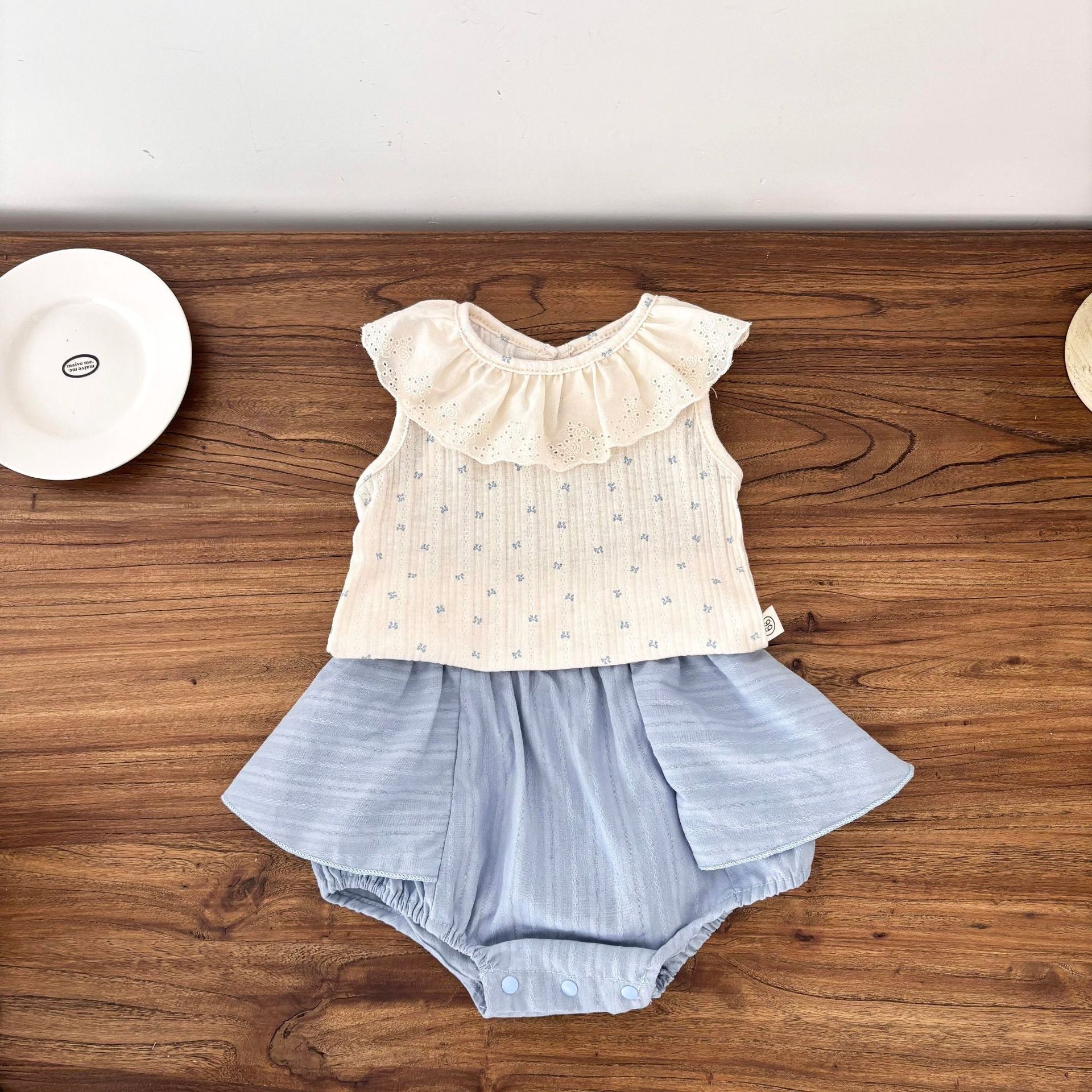 Completo estivo bimba con colletto ricamato