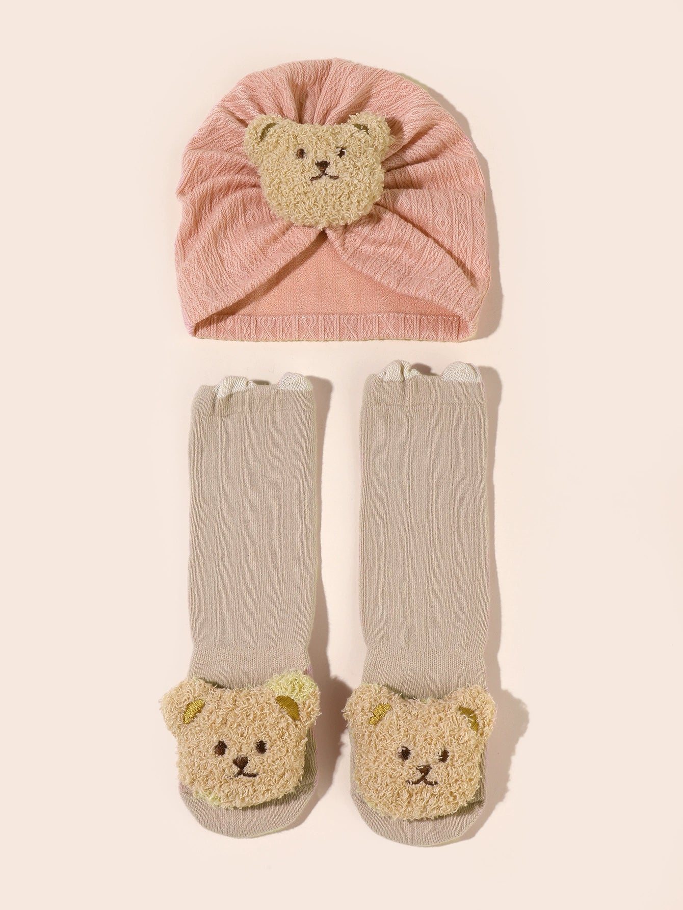 Set Cappellino + Calzini Orsetto Morbido (0-6 mesi)