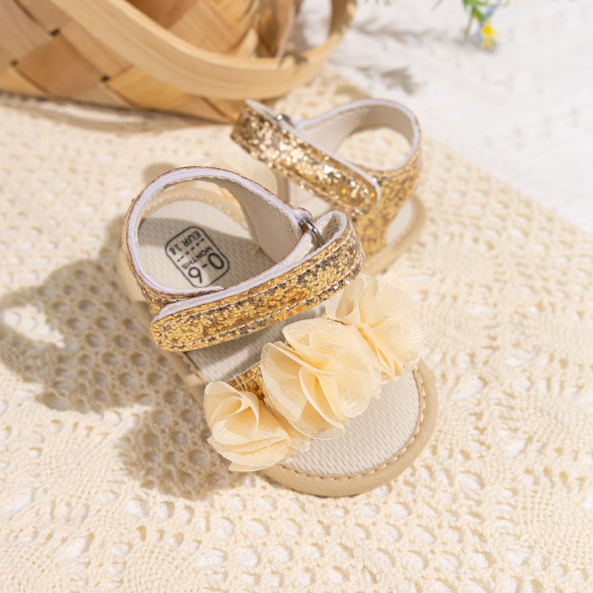Sandali Eleganti per Neonata Con Fiori in Tessuto e Chiusura a Strappo