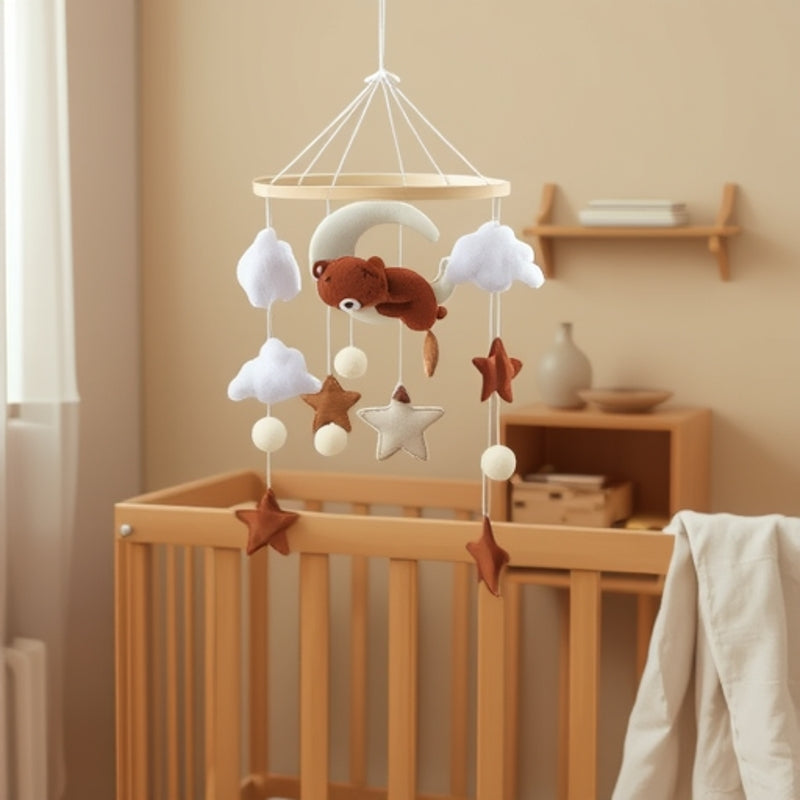 Giostrina in Feltro “Orsetto Sognante” – Decorazione per Culla o Cameretta