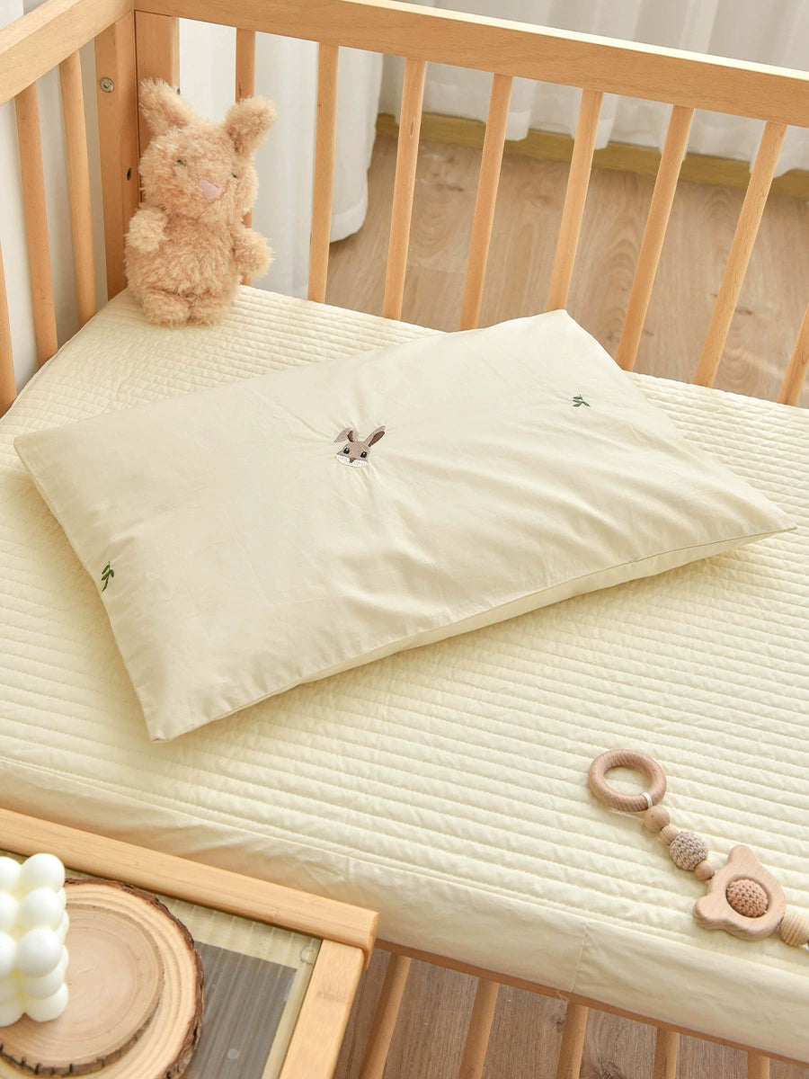 Cuscino Neonato 25×40 cm in Cotone con federa – Ricamo Coniglietto