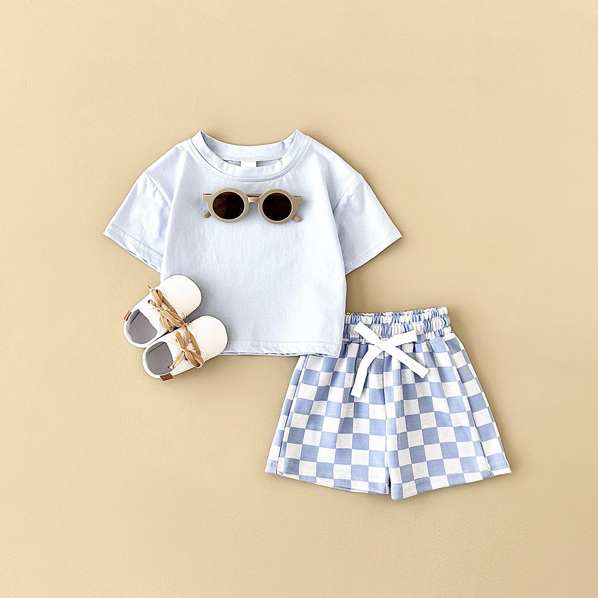 Completo Estivo Bambino  T-Shirt Monocolore e Shorts a Scacchi