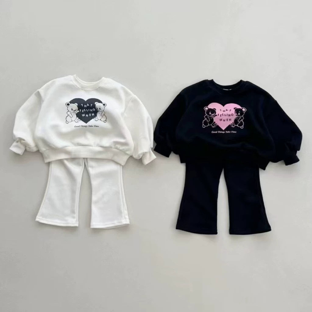 Completo Bimba con Orsetti – Felpa e Pantalone Svasato in Cotone Morbido
