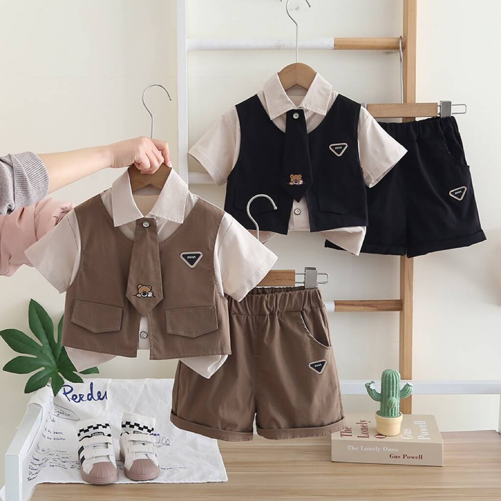 Completo Elegante Bambino "Mini Boss" - Camicia, Gilet, Cravattino e Shorts