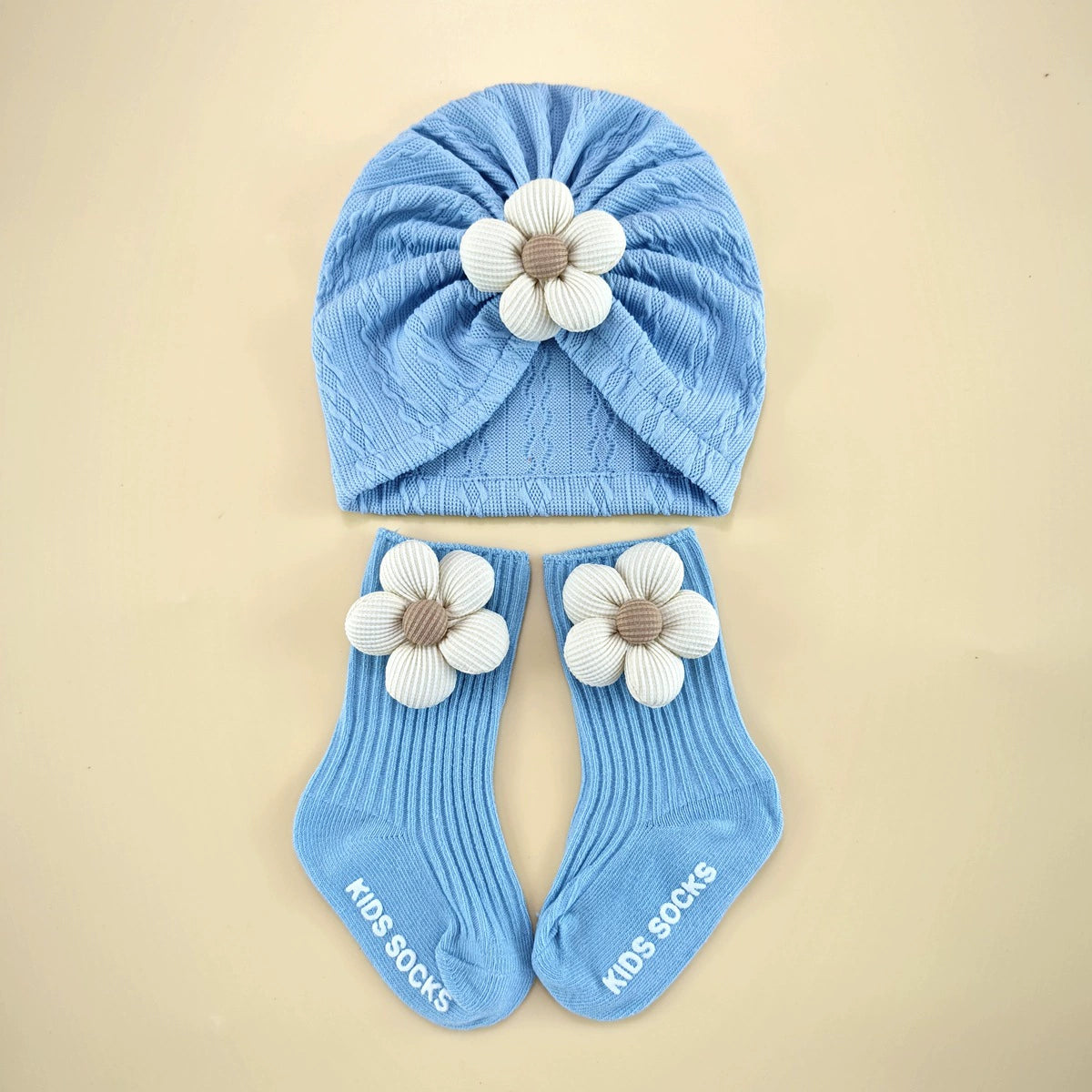 Set Cappellino + Calzini Fiore – 0-6 mesi