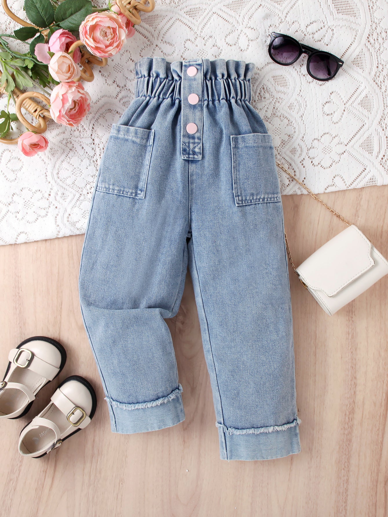Jeans bambina a vita alta con bottoni rosa – stile trendy e confortevole