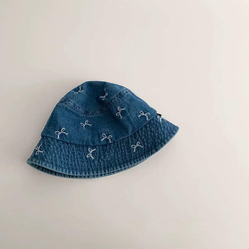 Cappello Bucket in Denim Ricamato