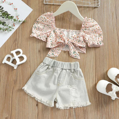 Set Estivo Bambina: Top a Fantasia Floreale e Shorts in Denim