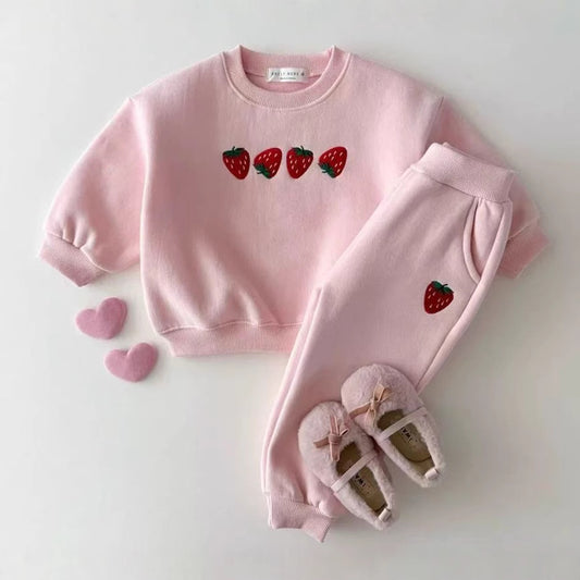 Completo Felpato Bimbo/Bimba “Fragole” – 2 Pezzi