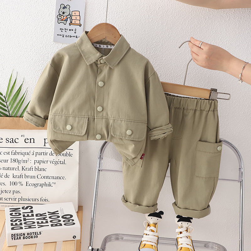 Completo Bambino Minimalista con Camicia e Pantaloni Cargo