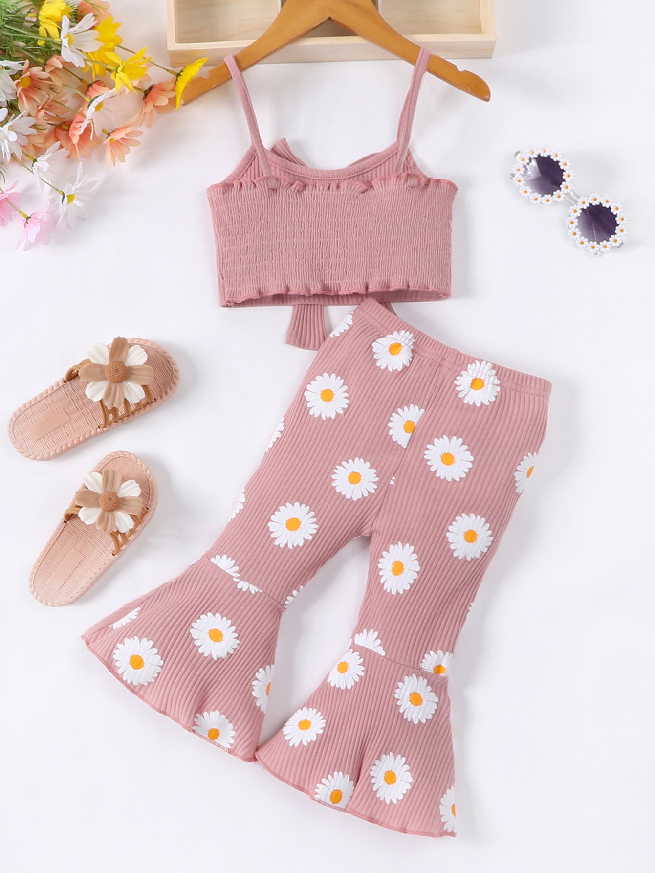 Completo estivo bambina con top a fiocco e pantaloni a zampa – Fantasia margherite