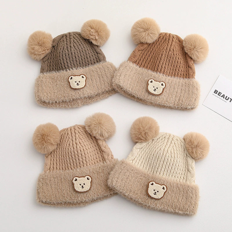 Cappellino Invernale Orsetto con Doppio Pon Pon – Maglia Morbida per Bambini