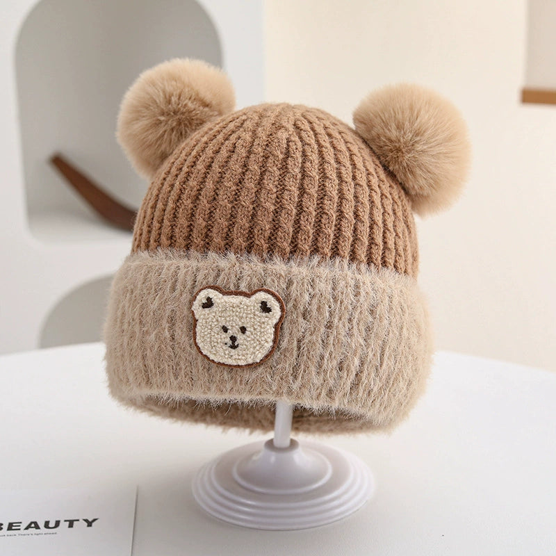 Cappellino Invernale Orsetto con Doppio Pon Pon – Maglia Morbida per Bambini