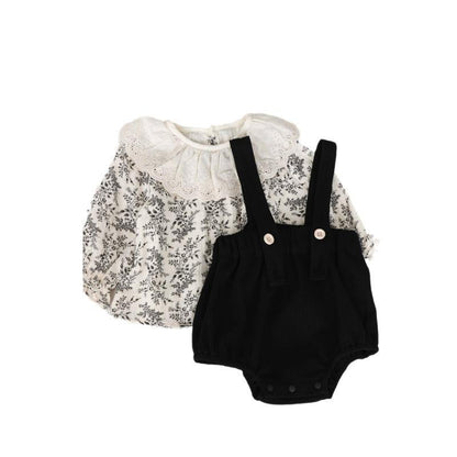 Completo bimba blusa floreale con colletto ricamato + salopette nera