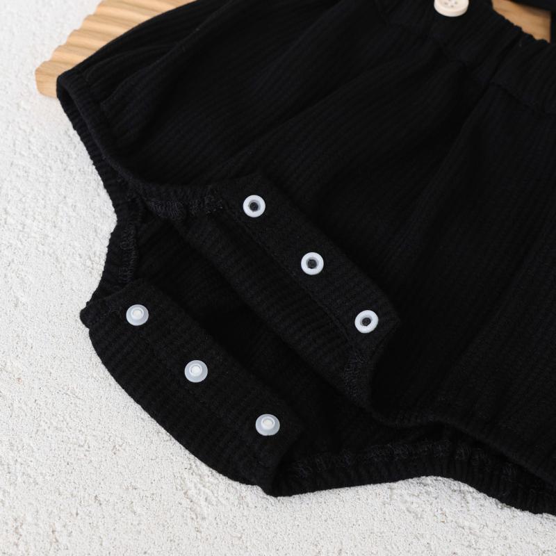 Completo bimba blusa floreale con colletto ricamato + salopette nera