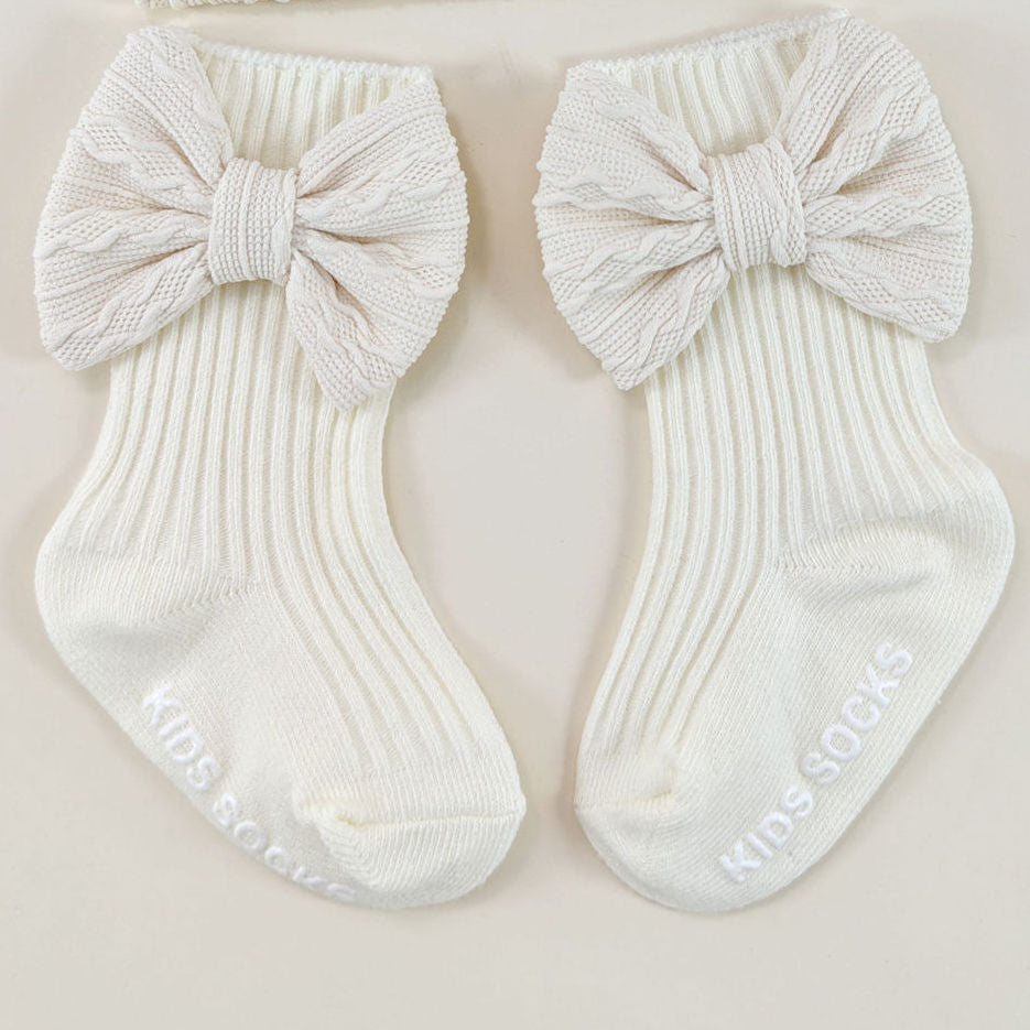 Set Cappellino Turbante + Calzini con Fiocco – Neonato