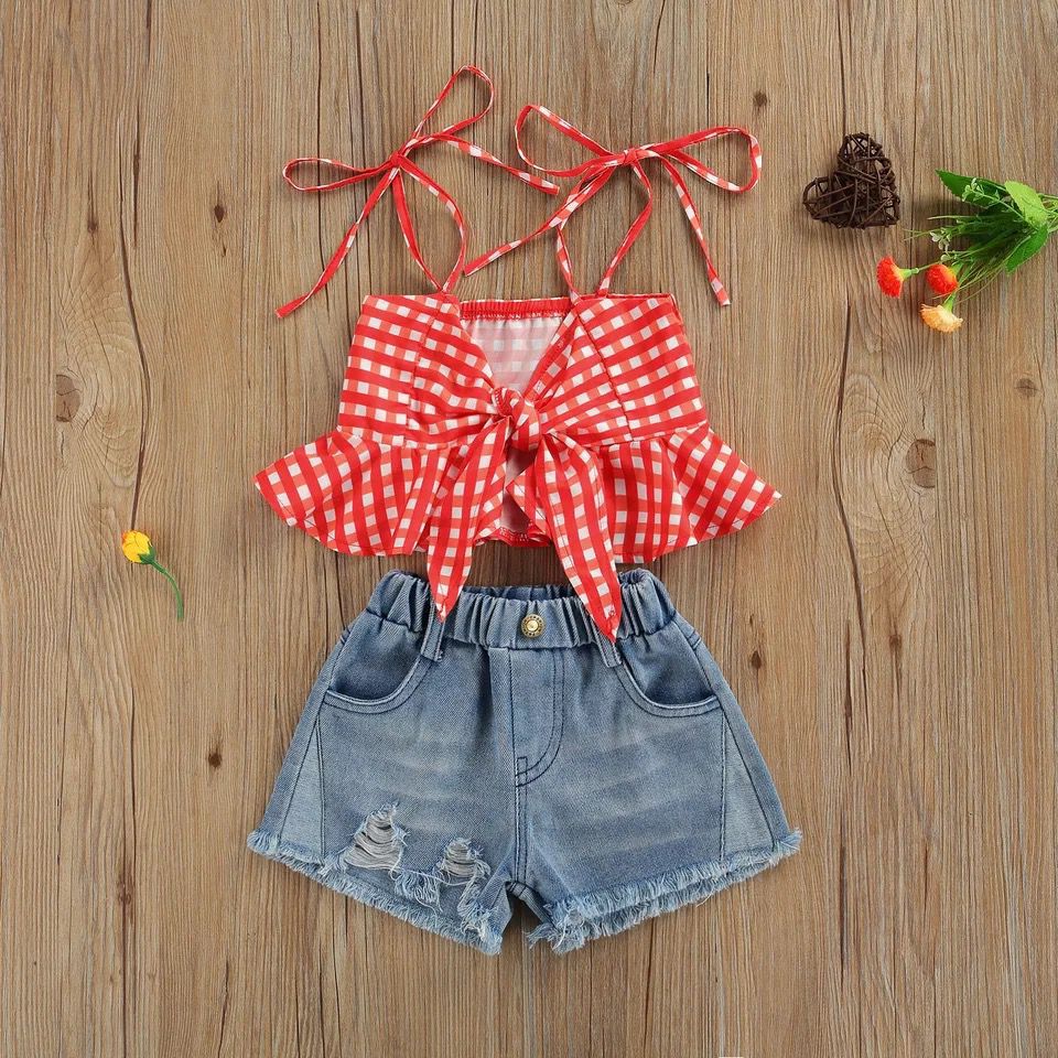 Set Estivo Bambina: Top a Quadretti e Shorts in Denim