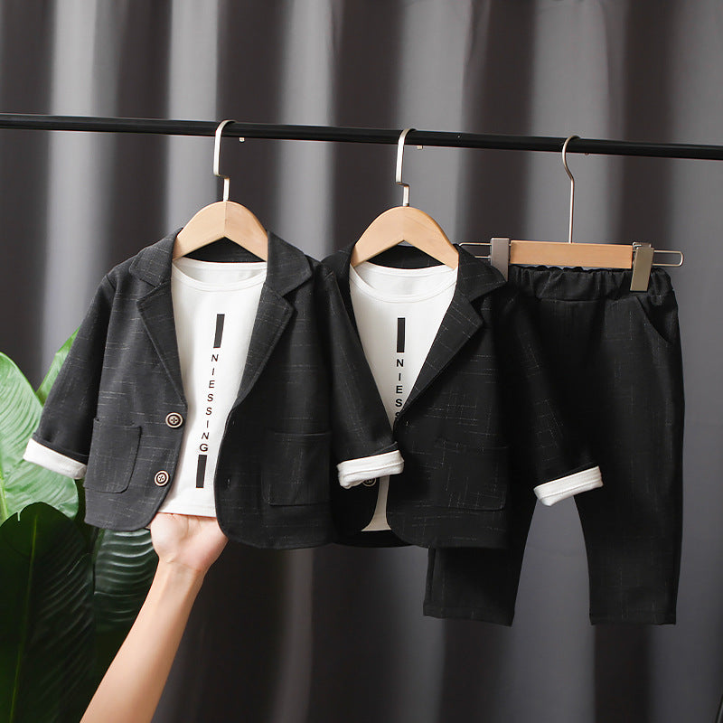 Completo elegante per bambini   Blazer, T-shirt e pantaloni neri