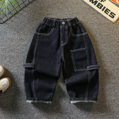 Completo bambino 3 pezzi stile casual – Giacca in ecopelle, camicia stampata e jeans cargo