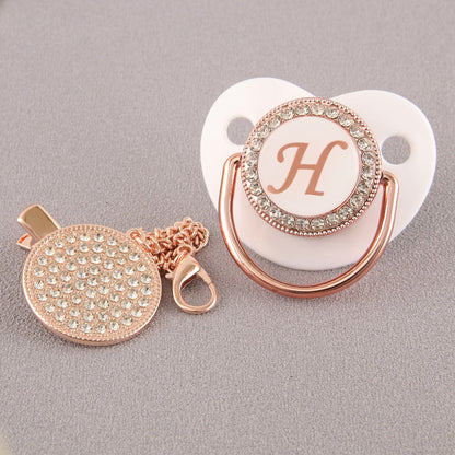 Set Ciuccio Luxury Bianco e oro rosa con Clip – Personalizzato con Iniziale (6-12 mesi)