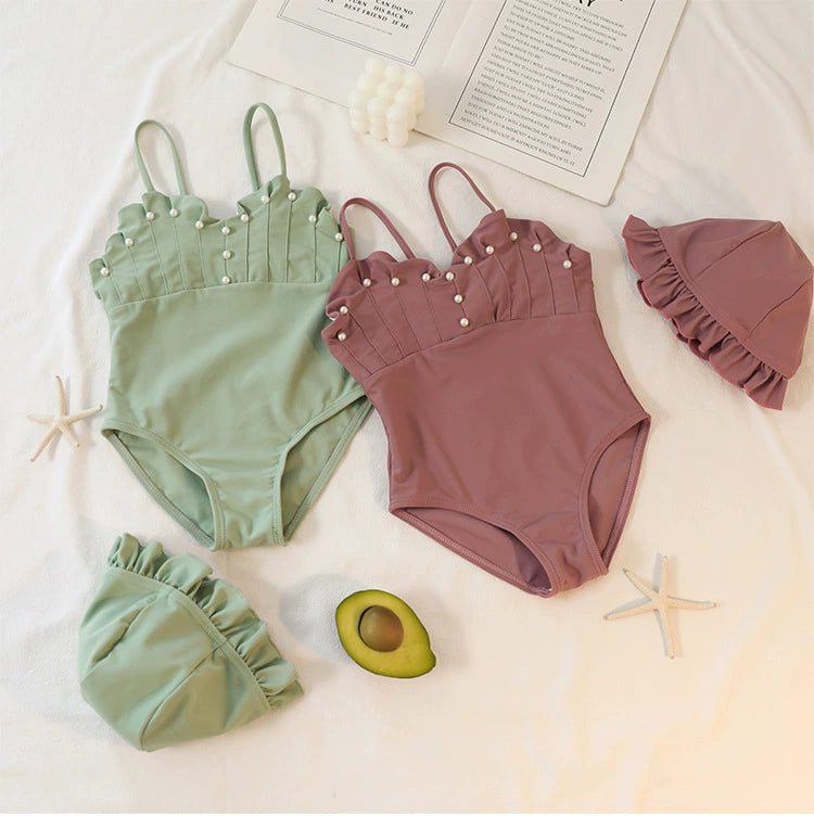 Costume Intero Bambina con Cappellino – Dettagli con Perline