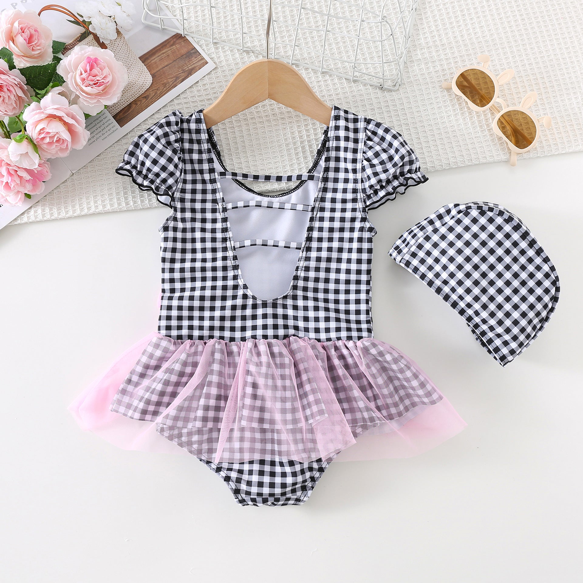 Costume Intero Bambina Vichy con Gonnellina Rosa e Fiocco – 3 Pezzi