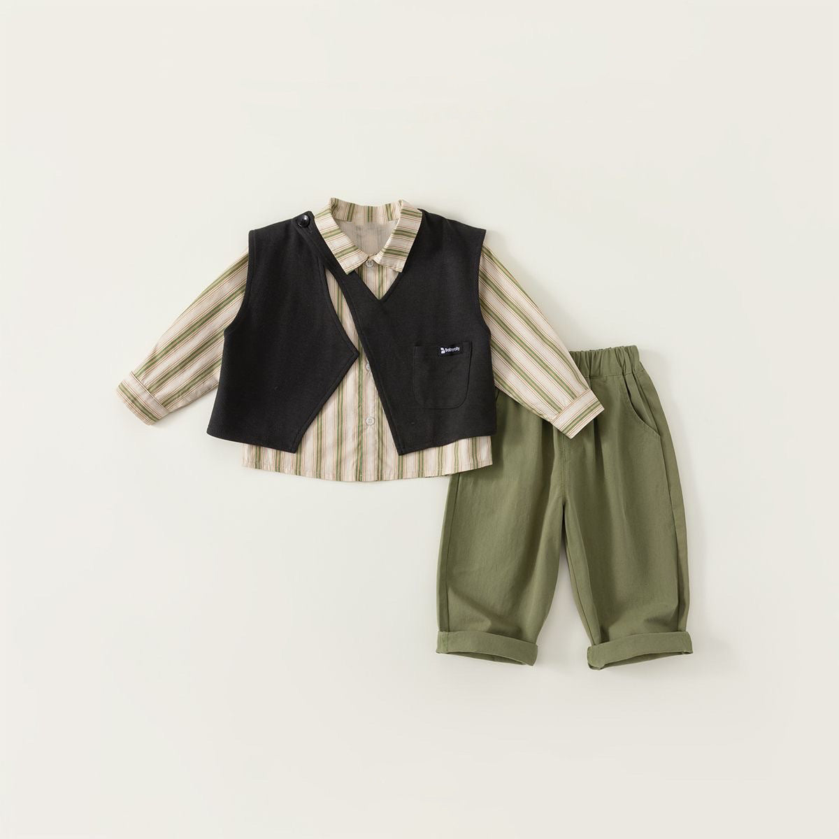 Completo bambino 3 pezzi – Camicia a righe, gilet nero e pantaloni verdi