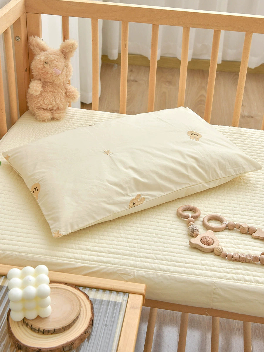 Cuscino Neonato 25×40 cm in Cotone con federa – Ricamo Coniglietti